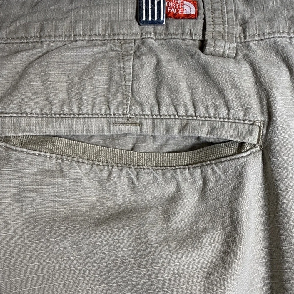 The North Face Paramont Peak Cargo Pants Cotton Hiking Outdoors Sz 40 X 31 Khaki